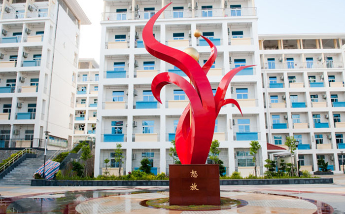 定制不銹鋼雕塑怎么選比較好？