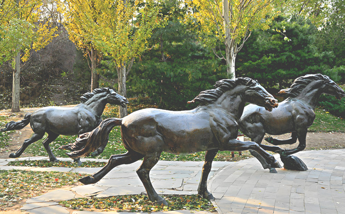 廣場(chǎng)銅馬雕塑——駿馬奔騰 ，鑄就永恒