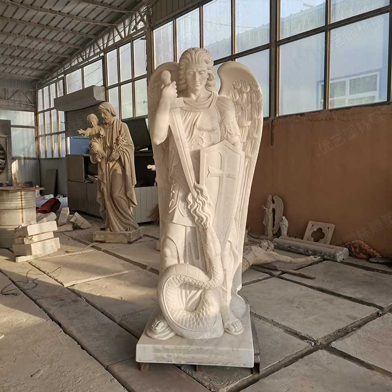 圣邁克雕塑，大理石圣邁克