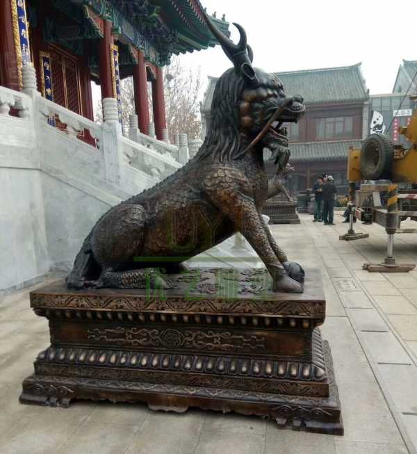居宗教廟堂之高，擇黃銅麒麟雕塑守業(yè)