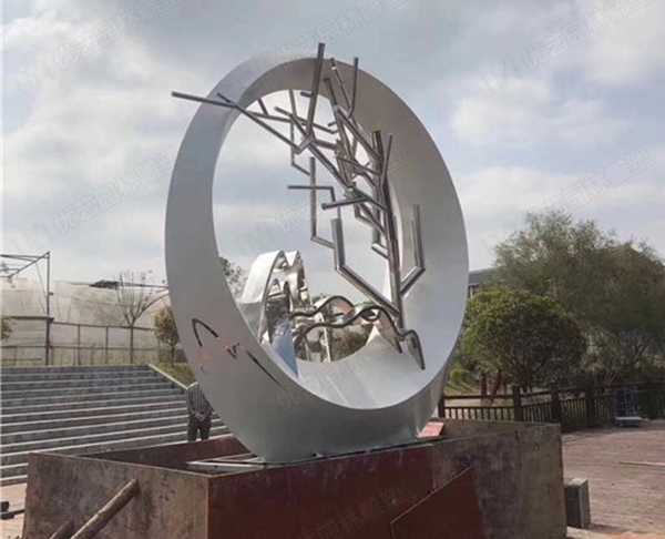 不銹鋼雕塑廠家分析不銹鋼雕塑生銹了怎么辦？